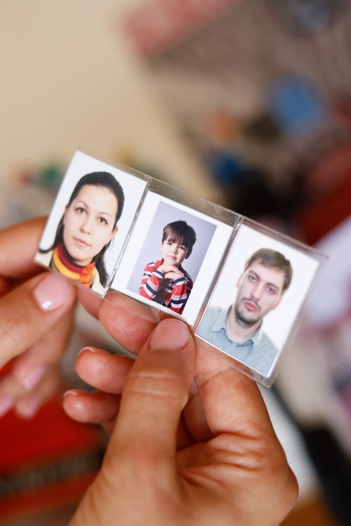 a photograph by Sandra Steh.