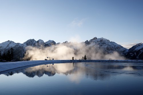 a photograph by Sandra Steh.